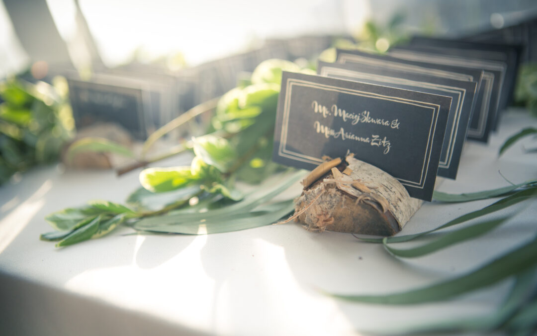 Why You Should Use Custom Signage at Your Wedding